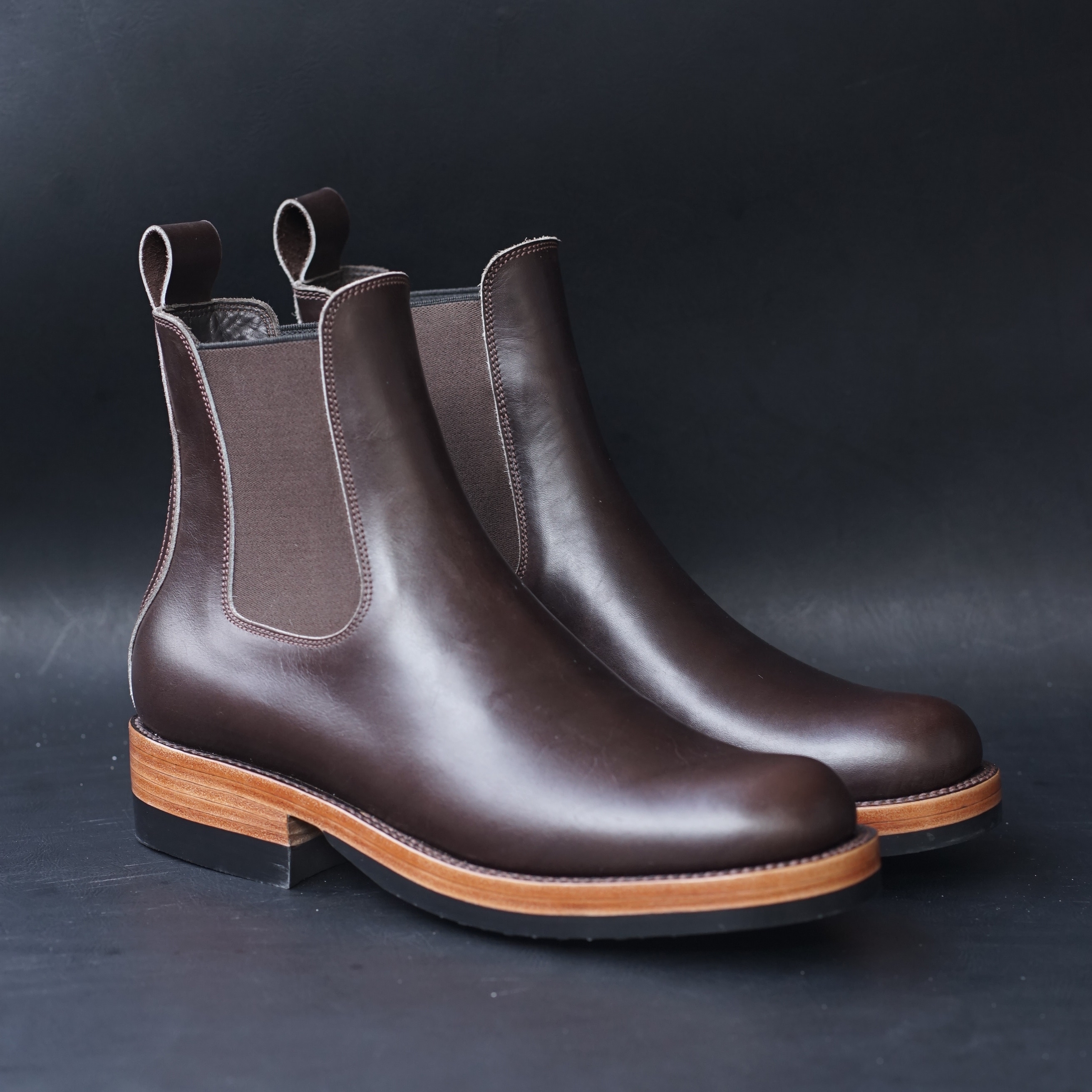 Fortis Wholecut Chelsea Boots