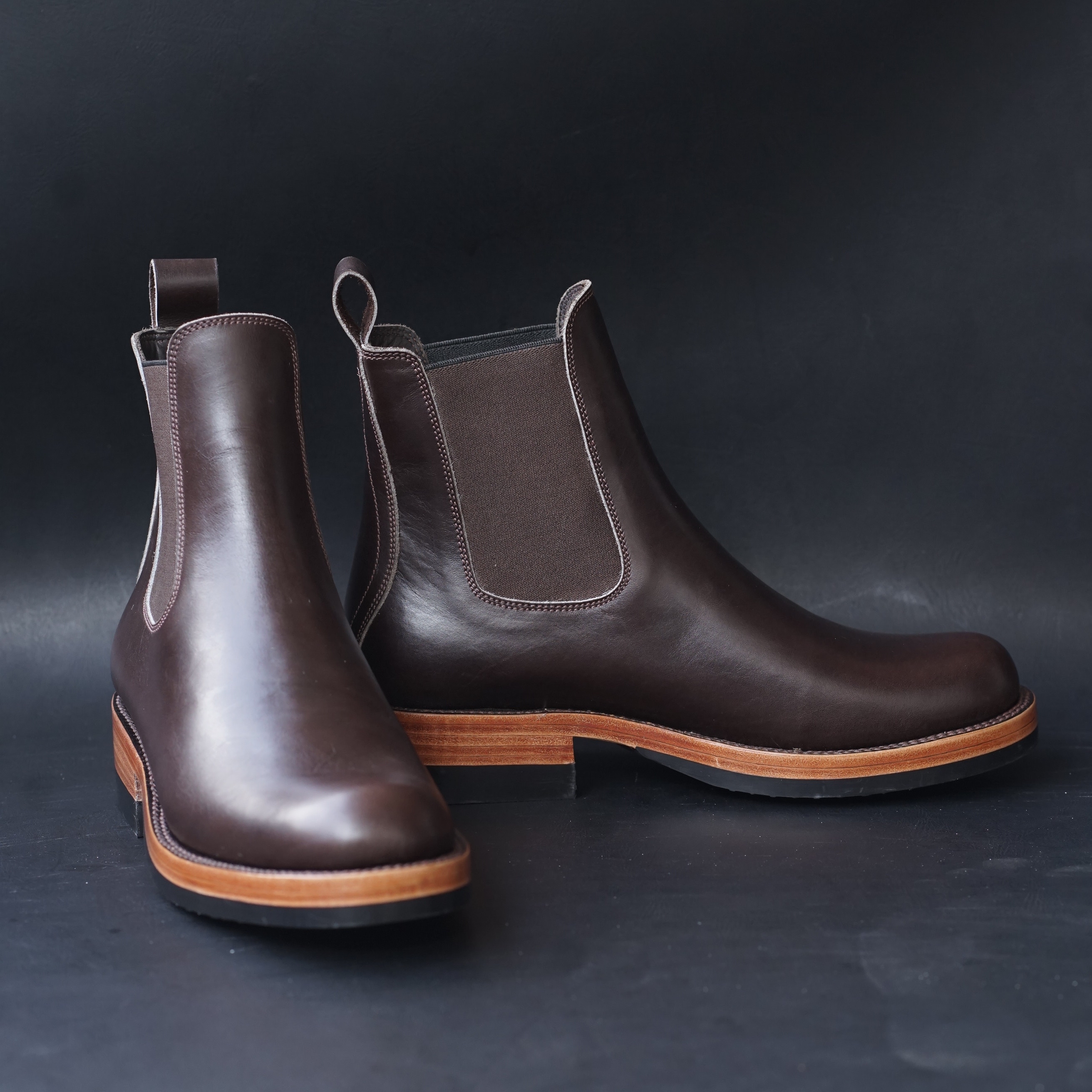 Fortis Wholecut Chelsea Boots