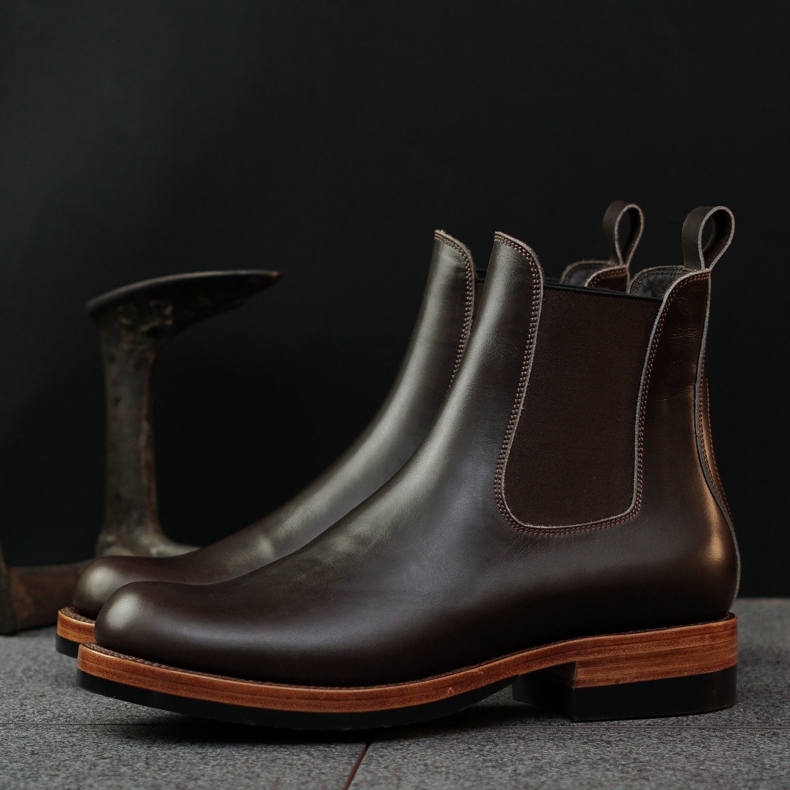 Fortis Wholecut Chelsea Boots