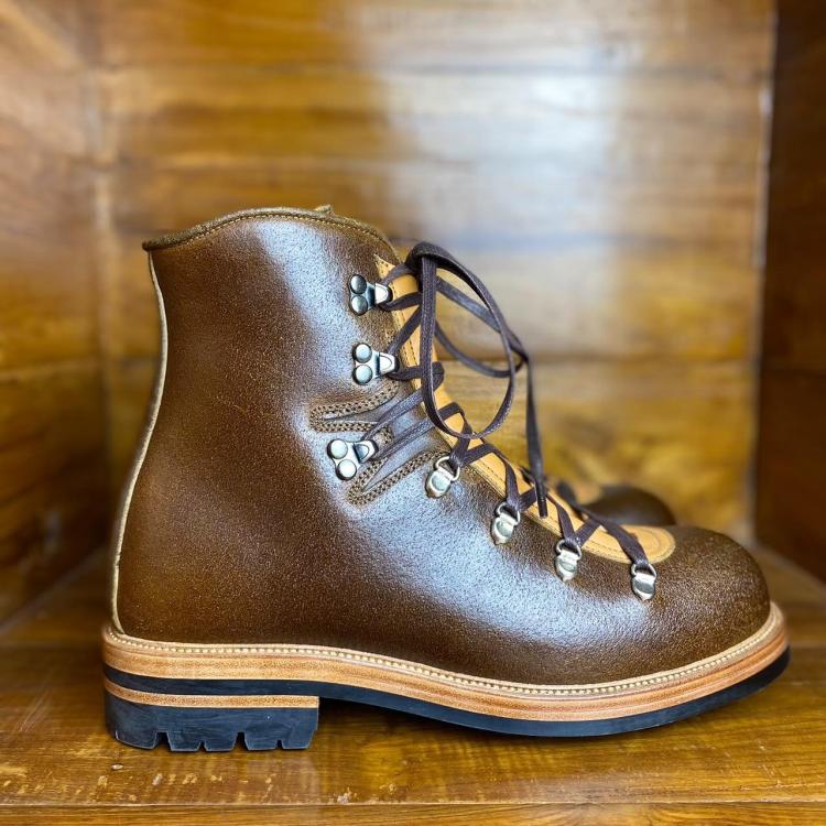 Tahura Hiking Boots